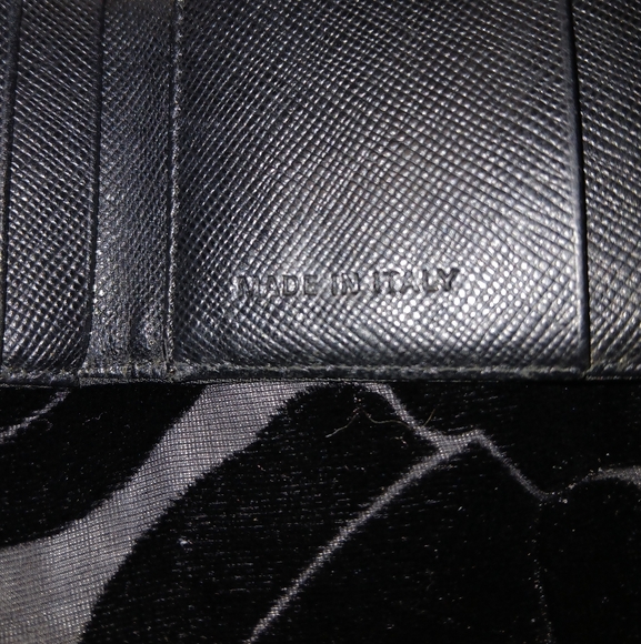 AUTHENTIC PRADA SMALL BLACK WALLET - Picture 4 of 7